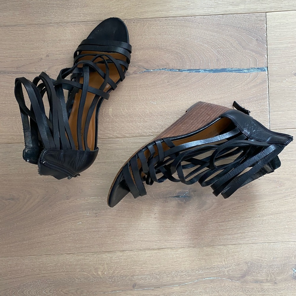 Hinge Neta Leather Wedge Sandal